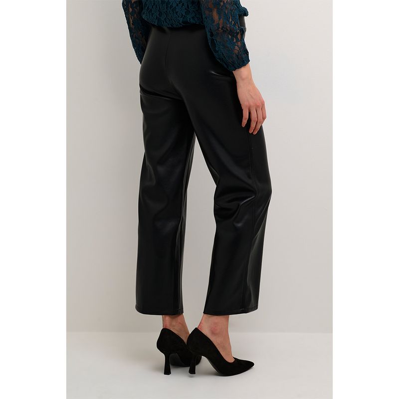 CRAriana Pant